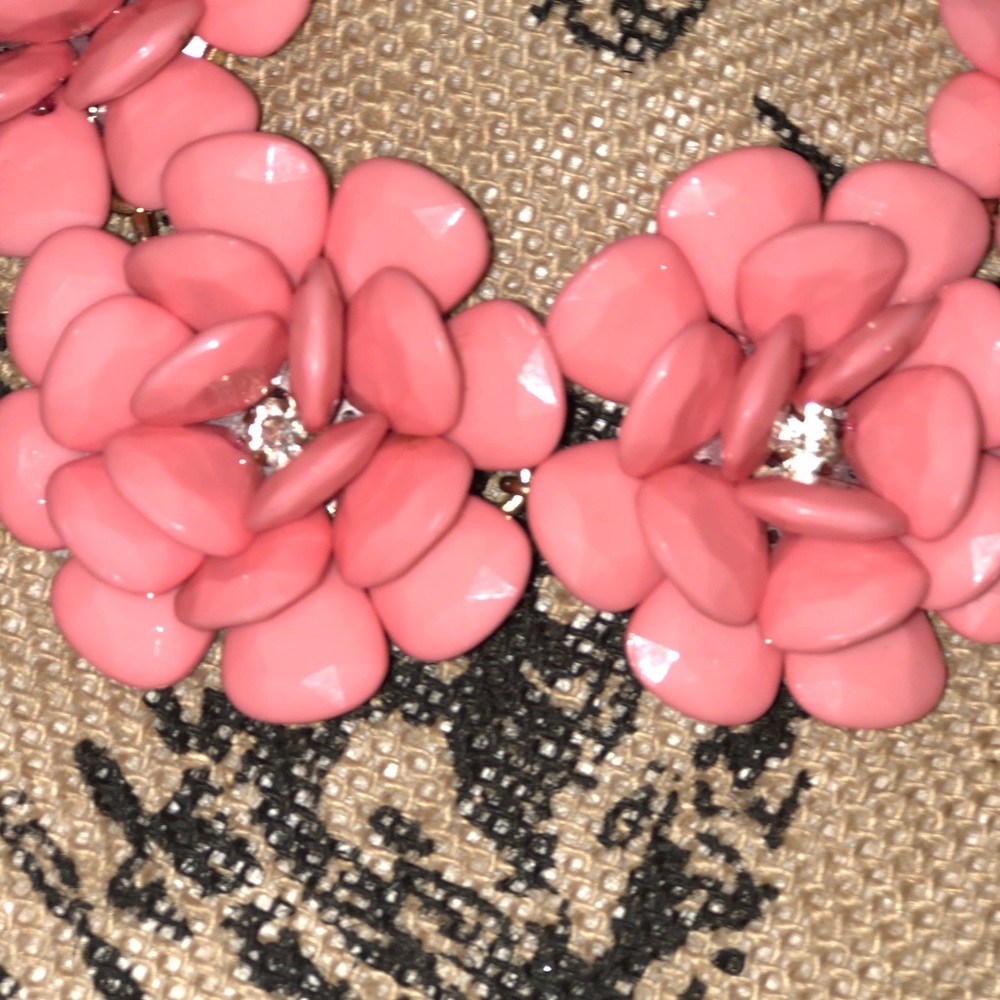 J CREW PETAL FLOWER STATEMENT NECKLACE - Picture 3 of 7